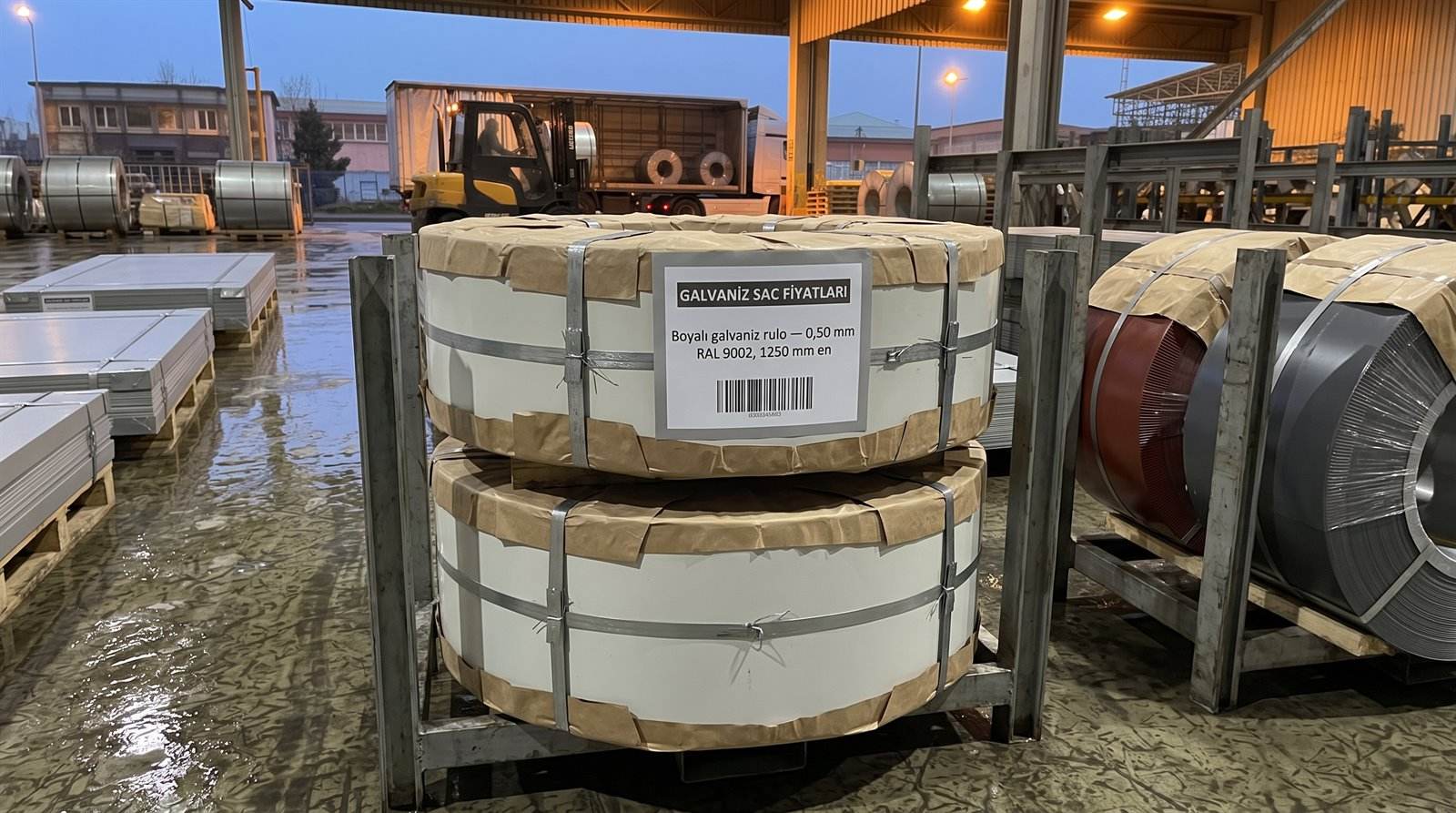 Boyalı galvaniz rulo 0,50 mm RAL 9002, 1250 mm en, sevkiyat alanında