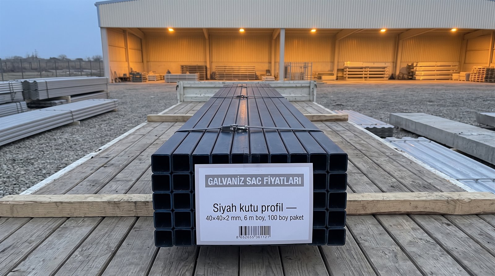 Siyah kutu profil 40×40×2 mm, 6 m boy, 100 boy paket, sevkiyat alanında